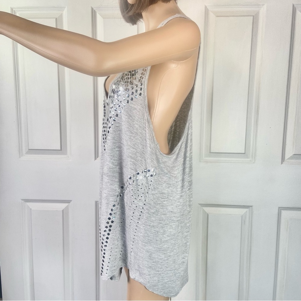 Romeo & Juliet Couture Sequined Gray Top - Picture 7 of 17